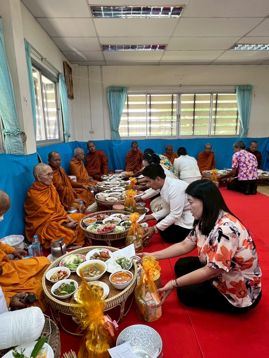 title - ส.ป.ก. ยโสธร จัดพิธีเจริญพระพุทธมนต์ทำบุญถวายภัตตาหารเพลแด่พระสงฆ์ พิธีสักการะศาลเจ้าที่และสิ่งศักดิ์สิทธิ์ประจำสำนักงาน เนื่องในเทศกาลวันขึ้นปีใหม่ไทย